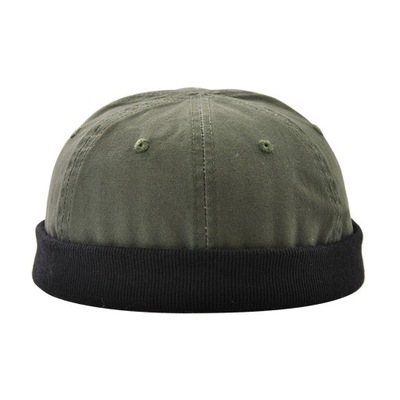 Modna czapka marynarskim z podwijanym mankietem w kolorze wojskowej zieleni