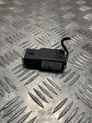 Port разъём usb peugeot 2008 ii 19- фото №1