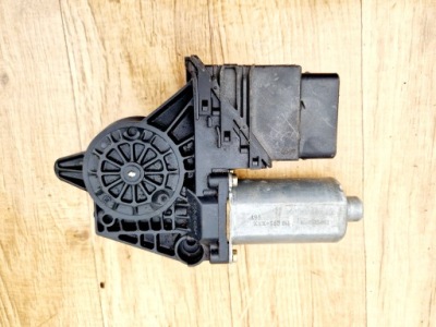 Моторчик скло лівий задній passat b5 оригінальний номер 9776-101439-202 фото №1