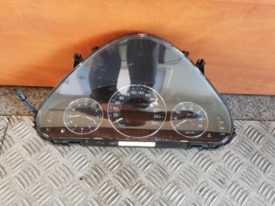 Лічильник приладова панель mercedes w211 eu оригінальний номер 3.2 2115407047 фото №1