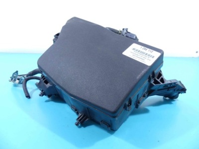 Коробка предохранителей toyota avensis 3 t27 82111-05z10 фото №1
