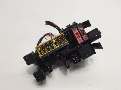 Коробка предохранителей mercedes-benz оригинальный номер a2059067200 фото №1