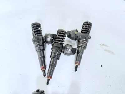 Volkswagen polo iv golf iv passat b5 1.9 tdi 101 km насос-форсунка 038130073aj фото №1