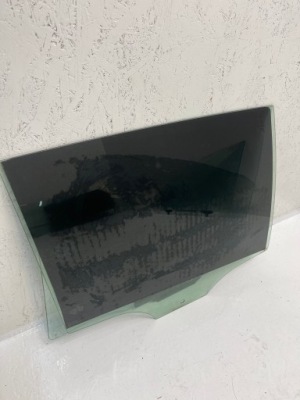 Vw golf vii hb задня права скло двері фото №1