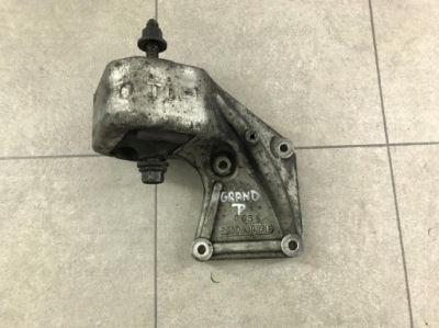 Jeep grand cherokee wk 3.0 d кронштейн подушка двигателя фото №1