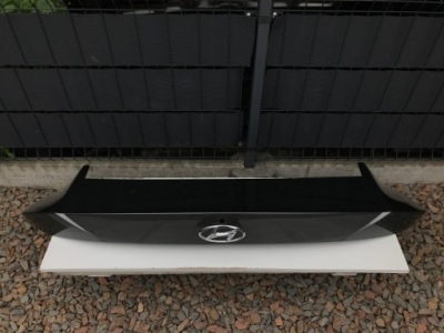 Hyundai elantra vi накладка молдинг кришки задня 2021- фото №1