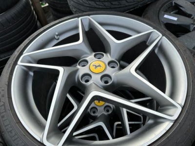 FERRARI F8 ZESTAW DER RÄDER REIFEN RÄDER WHEELS 20