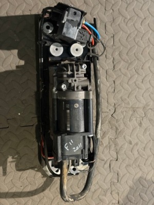 Bmw f07 f10 компресор підвіска 6875176 фото №1