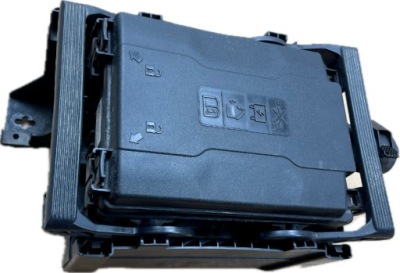 O2 cadillac escalade iv 2014 - коробка предохранителей шланг кабель аккумулятор фото №1