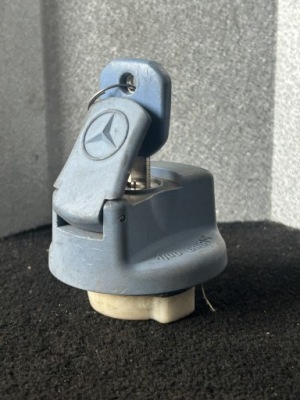 Кришка бака adblue mercedes actros mp4 a0004704405 фото №1