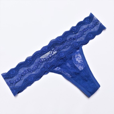 L B.tempt'd by Wacoal Kiss Lace Thong