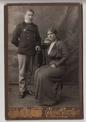 Gabinetowe Grisza i jego żona Wiera mundur odznaka