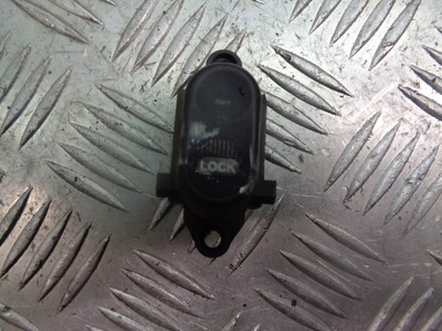 Кнопка блокування двері chrysler оригінальний номер 04671623aa фото №1