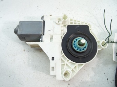 Audi a4 моторчик стекло правый задняя 8k0959812a фото №1