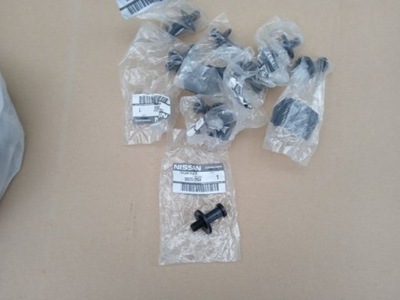 Nissan navara d40 засов крепление крышки борта задний задняя oryg. фото №1