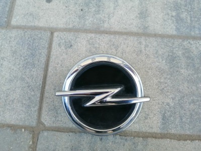 Ручка значок багажника opel corsa f 39185224 фото №1