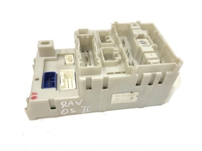 Коробка запобіжників 82733-42061 toyota rav4 ii фото №1