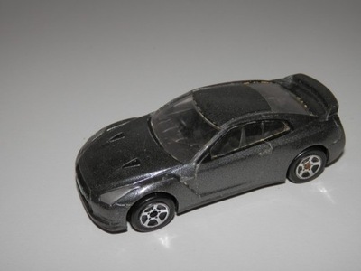 Nissan GT-R Realtoy model resorak autko