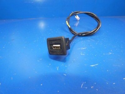Mercedes b w246 w176 cla w117 роз'єм з'єднувач usb фото №1