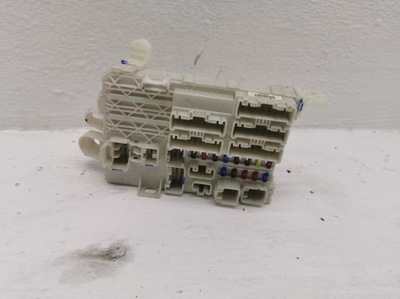 Коробка запобіжників toyota hilux vii lift 3.0d фото №1