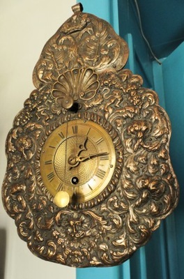 Zegar typu Telleruhr z repusowanym frontem XVIII w.
