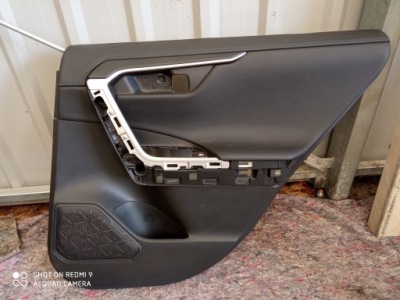 Rav4 v обивка дверь правый задняя 67787-x1b14 фото №1