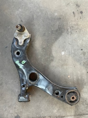 Toyota c-hr рычаг правый передний оригинал фото №1