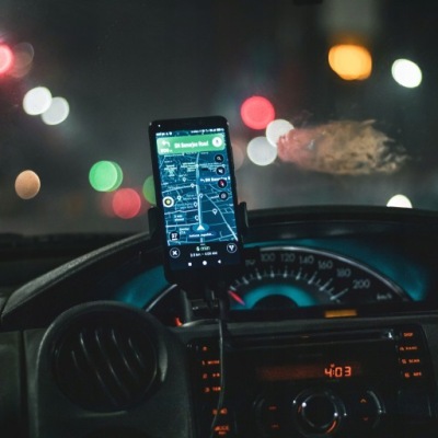 UCHWYT NA TELEFON DO SAMOCHODU