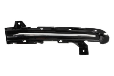 Volvo v40 2016 lift правая решётка заглушка бампера с хром фото №1