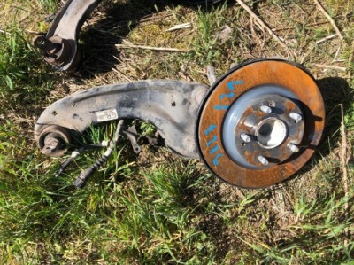 Toyota corolla e21 19r поворотний кулак задня ліва 42305-47050 фото №1