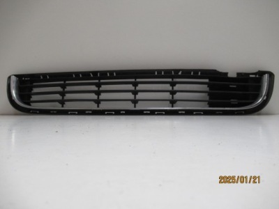 Решітка середня перед peugeot partner 9677662180 фото №1