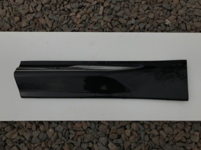 Volvo xc60 ii ліва молдинг na двері задня inscription 2017- фото №1