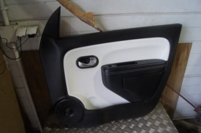 Обшивка дверь правый перед twingo iii 156105411 фото №1