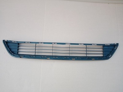 Toyota avensis t27 lift середня решітка бампера фото №1