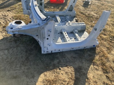 Порог левый bmw 1 f40 лак 300 alpinweiss фото №1