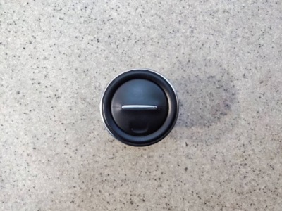 Решётка обдув 687608758r dacia dokker lodgy sandero фото №1