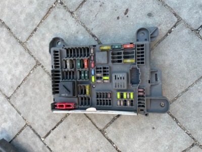 Bmw x5 e71 коробка запобіжників фото №1