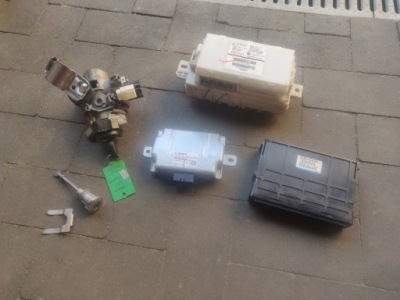 Блок керування mitsubishi оригінальний номер 1860c225 фото №1