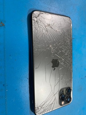 Oryginalna obudowa iphone 11 pro max pęknieta klapka