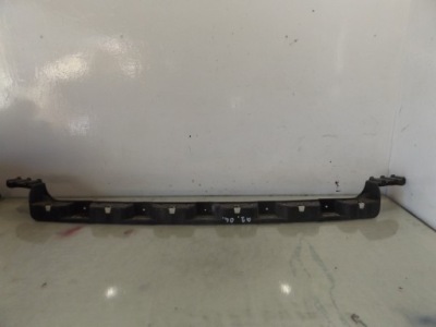 Audi a2 напрямна бампера задня середній фото №1