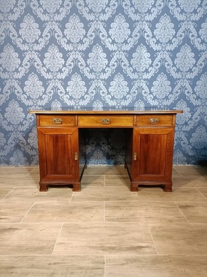 Eleganckie drewniane biurko gabinetowe w bdb stanie