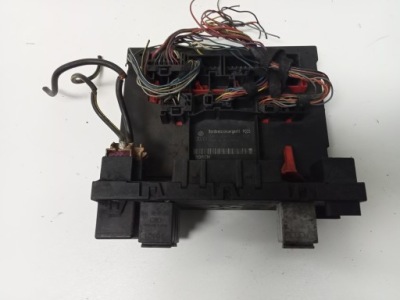 Модуль блок управління бортовою мережею audi оригінальний номер 8p0907279a фото №1