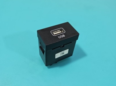 Разъём usb hyundai i30 3 16- 96120-042604x фото №1