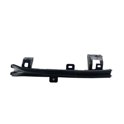 Chevrolet equinox 2020 права сторона елементи кріпильні фото №1