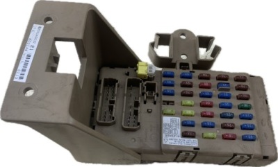 Subaru outback iii 2.0 d коробка предохранителей bsi 82201ag032 фото №1