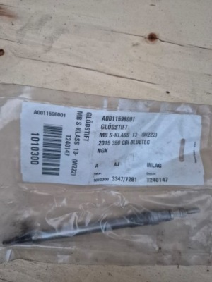 Оригинальный номер mercedes свеча накаливания a0011598001 фото №1
