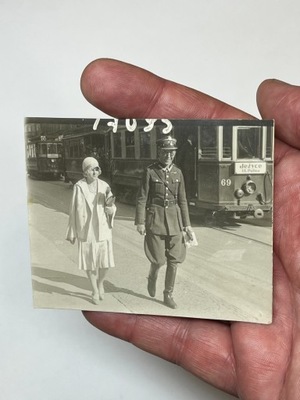Zdjęcie wojskowe fotografia żołnierze Polska tramwaj