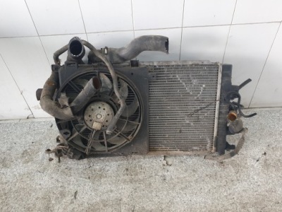 Pas передній радіатор opel zafira b 1.9 cdti фото №1