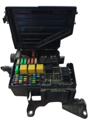 Коробка запобіжників opel 13140089 фото №1