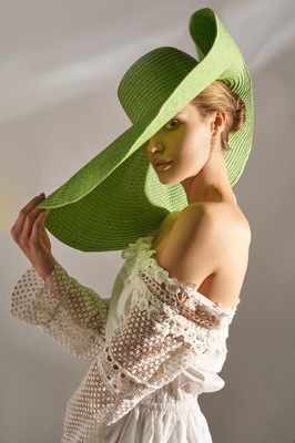 Letni kapelusz z szerokim rondem zielony